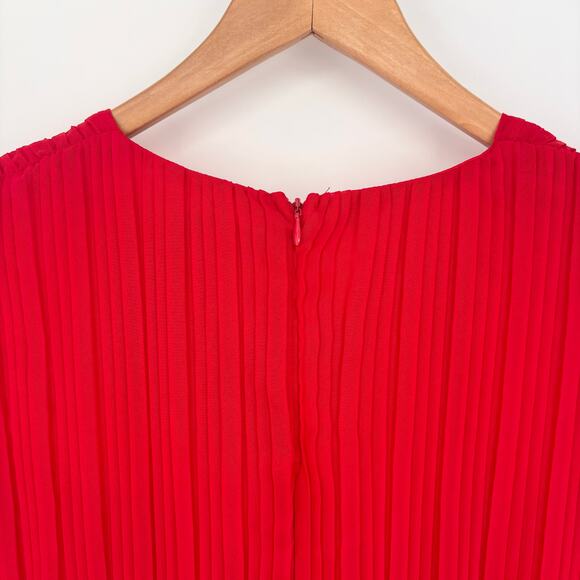 Boohoo NWT Red Pleated V-Neck Cocktail Dress Size 12 - Picture 9 of 9